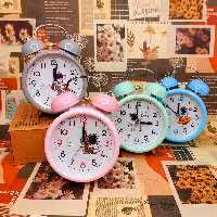 ساعت  فانتزی زنگ دار  دارای رنگبندی  جذاب 