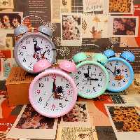 ساعت  فانتزی زنگ دار  دارای رنگبندی  جذاب 