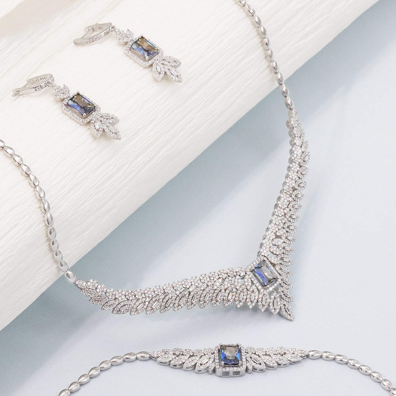 سرویس شیک و زیبای مارسا نقره اصل عیار925 رنگ ثابت و ضدریزش نگین