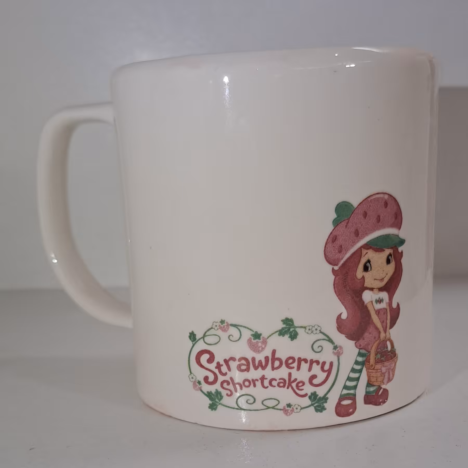 ماگ طرحدار با طرح های متنوع مناسب برای تمام سنین توت فرنگی 