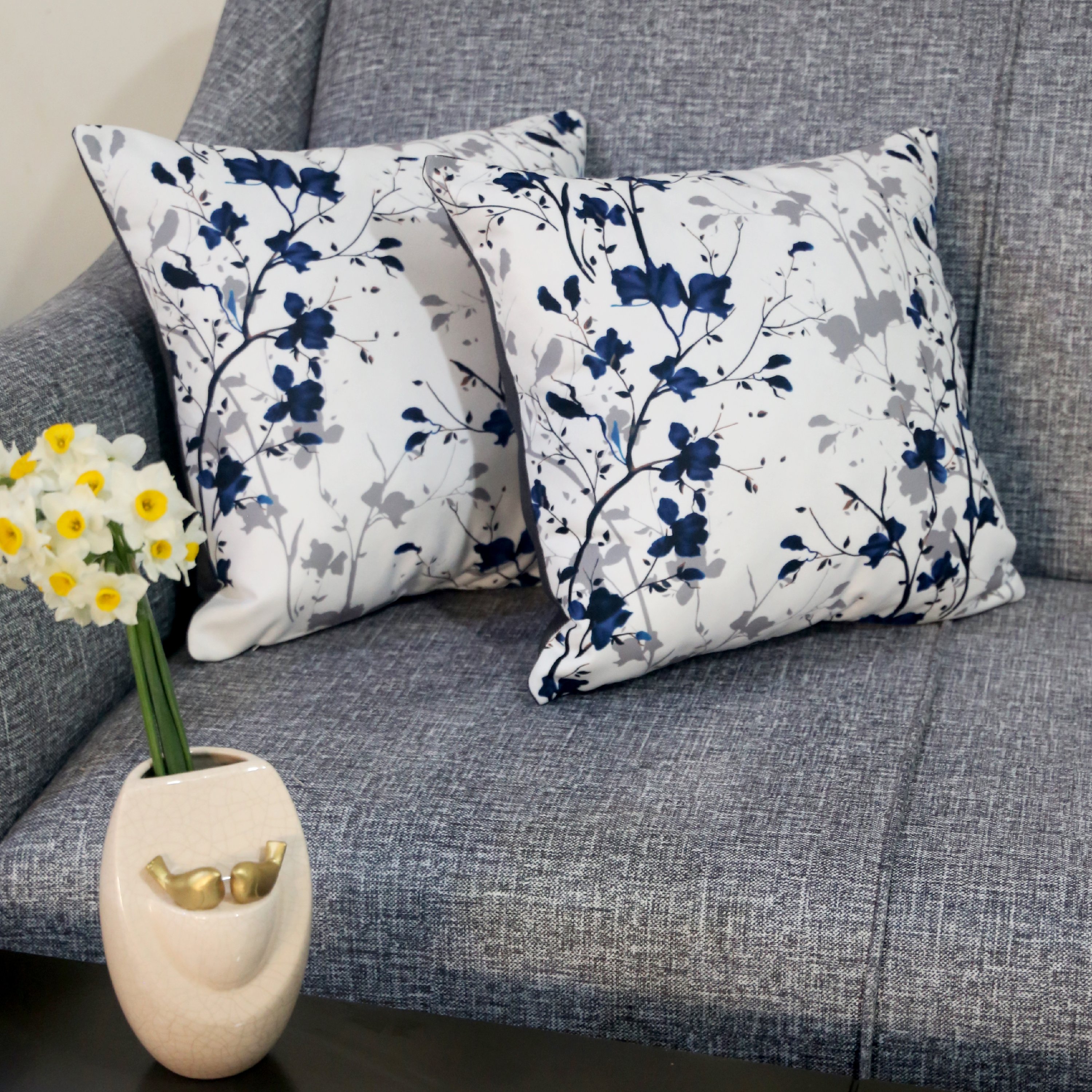 یک عدد کاور کوسن مخمل یک رو در اندازه 40 در 40 زیپ دوزی شده