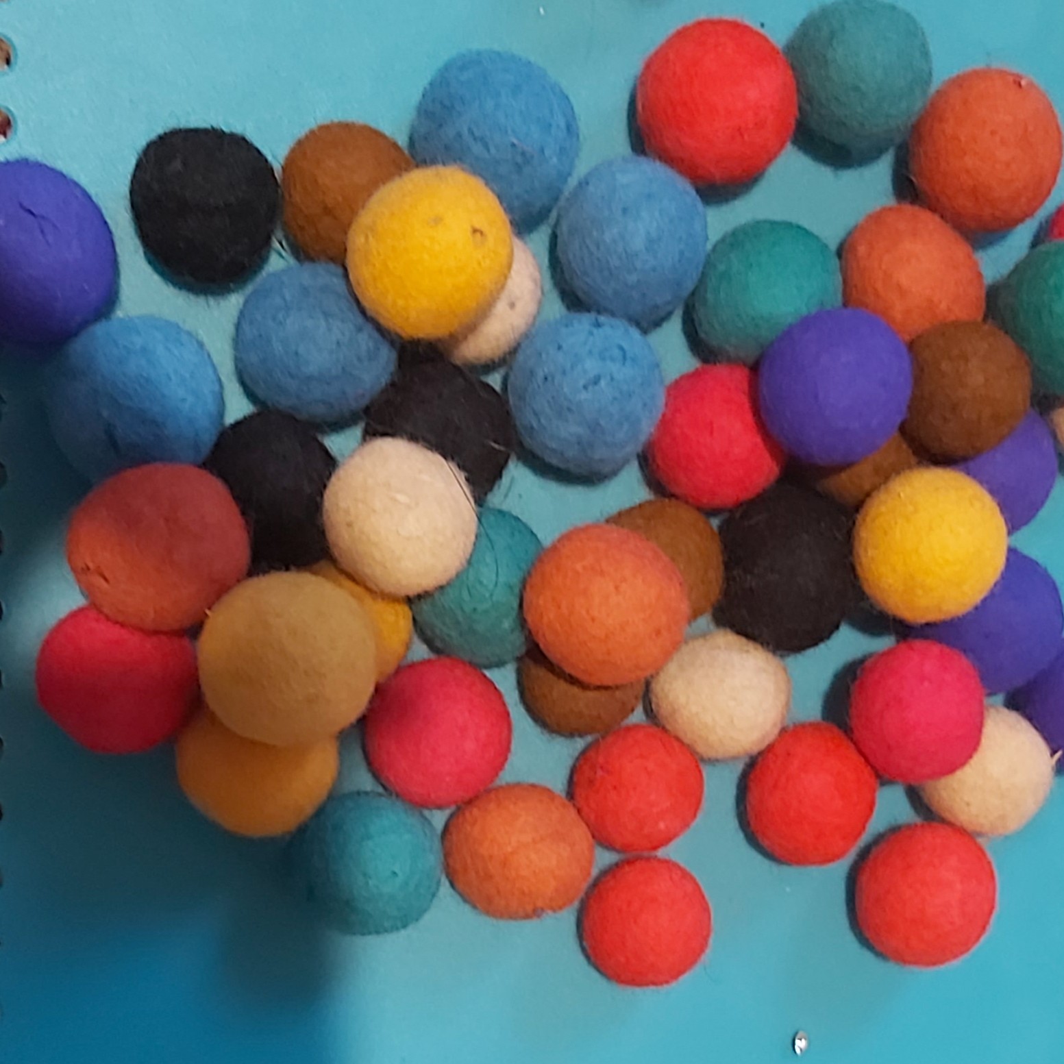 توپک نمدی حدودیک ونیم سانتی پک ده عددی مخلوط رنگی