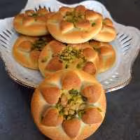 نان خرمایی پسته ای سرگل(2 بسته به بالا ارسال رایگان)