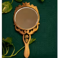 اینه چوبی از جنس چوب گردو منبت شده به ارتفاع18سانتی متر 