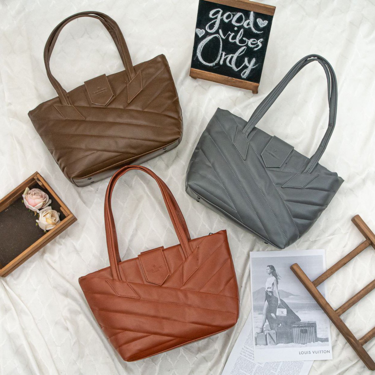 کیف کد 5002
زنانه ال وی گلدوزی کج
ابعاد 25*33
