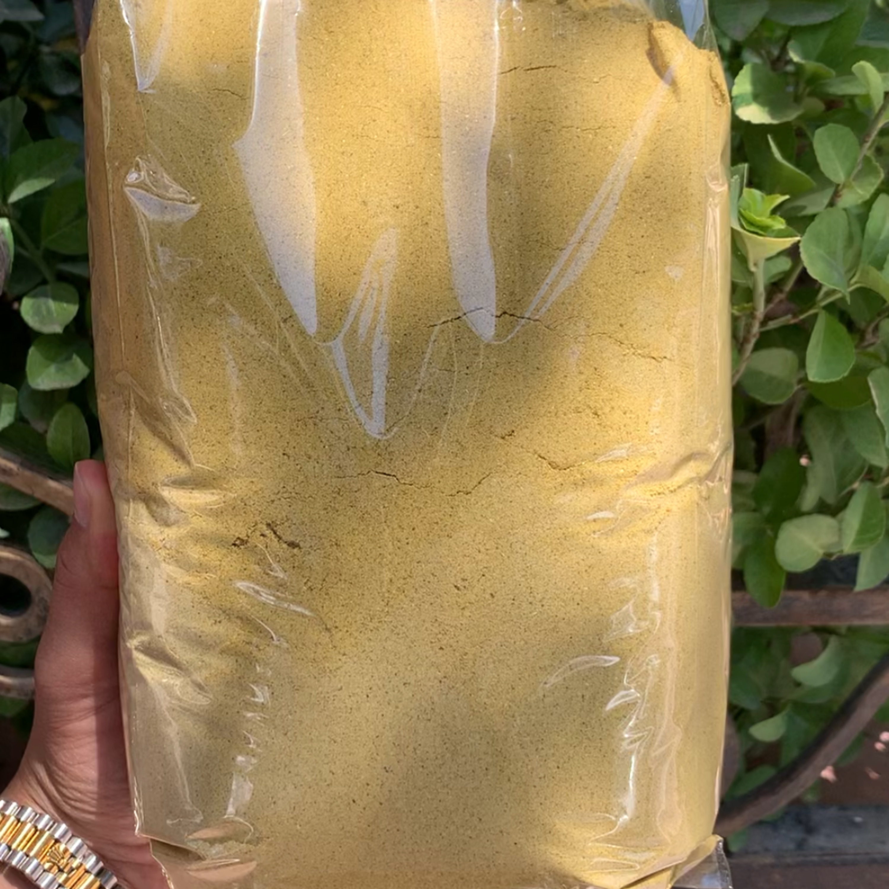 ادویه مرغ و ماهی زعفرانی مخصوص 1 کیلوگرمی آقای زعفران