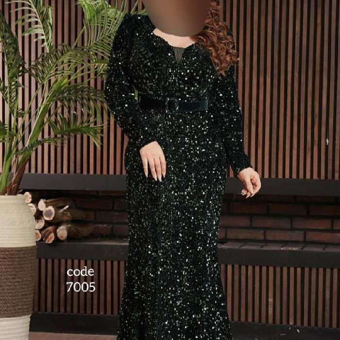 ماکسی مجلسی  سایزبزرگ  بسیار خاص و شیک تمام پولک 
کرپ حریر . مخمل کشی ترک وارداتی