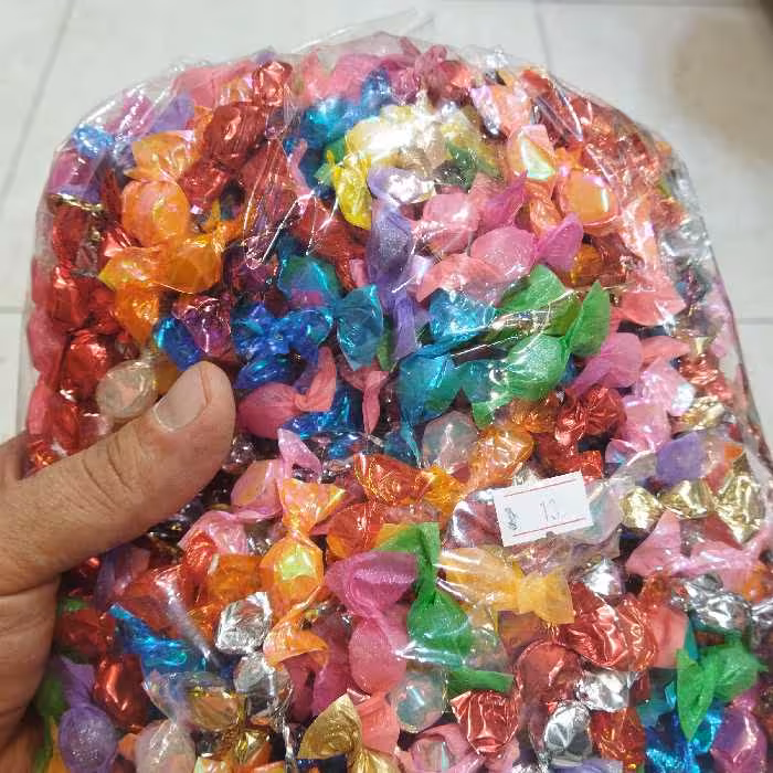 شکلات ریز رنگارنگ ، مخصوص پاشیدن در جشن ها و پذیرایی در مجالس  به قیمت پخش  عمده ،کیلویی و کارتنی