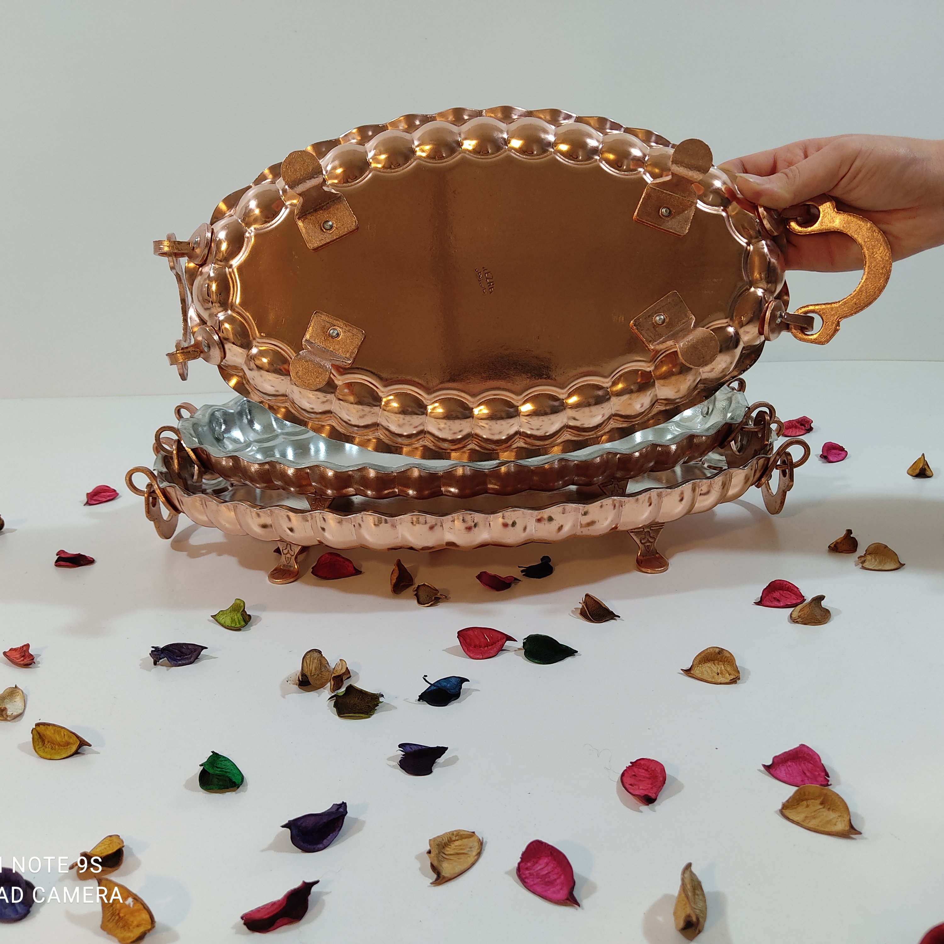 مرغ خوری یا سالاد خوری مسی بیضی پایه دار