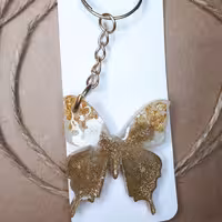 جاکلیدی رزینی طرح پروانه سفید و طلایی 