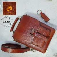 کیف دوشی چرم طبیعی گاوی  مردانه دستدوز کد 127