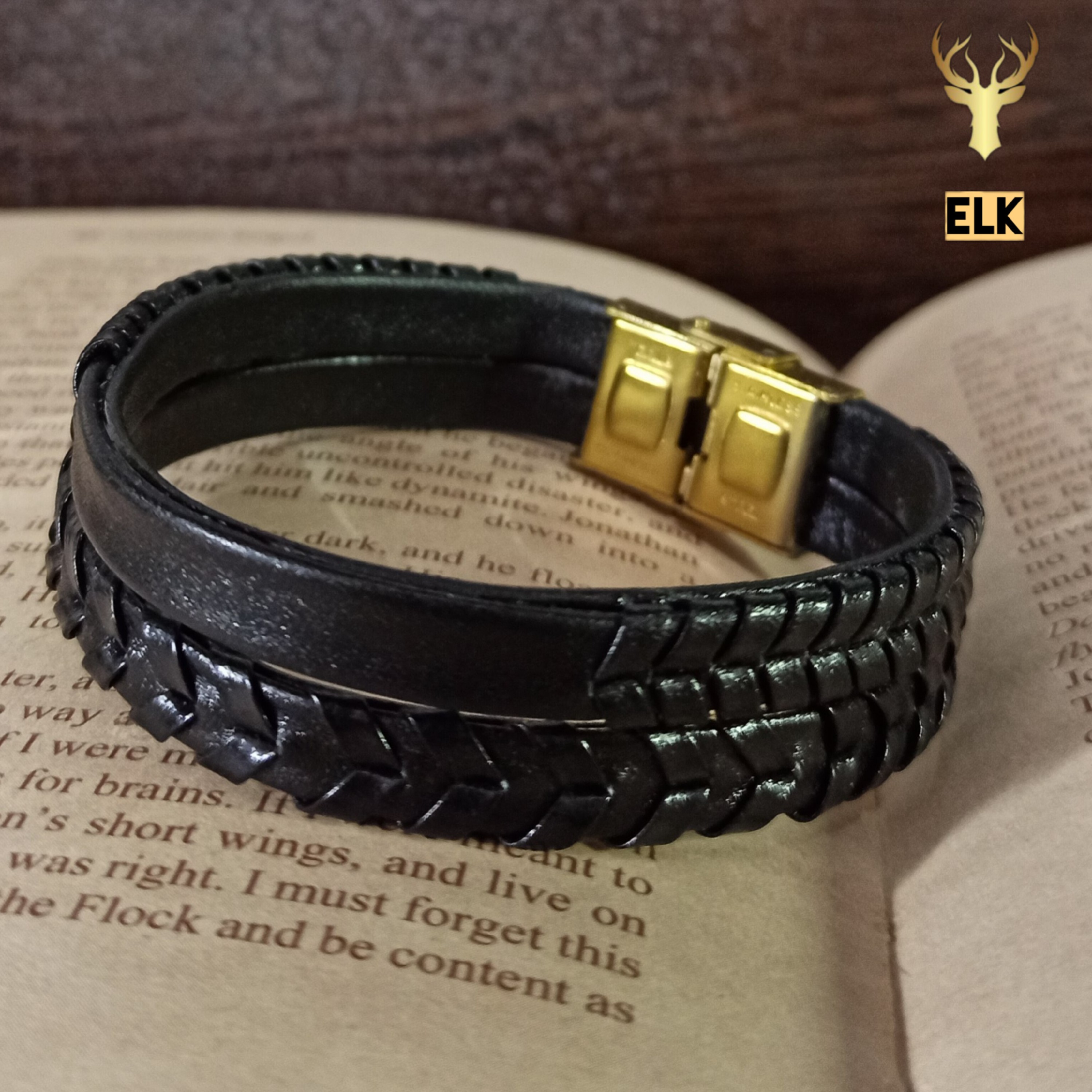 دستبند چرم طبیعی مدل T208 مشکی (ارسال رایگان با جعبه چوبی)