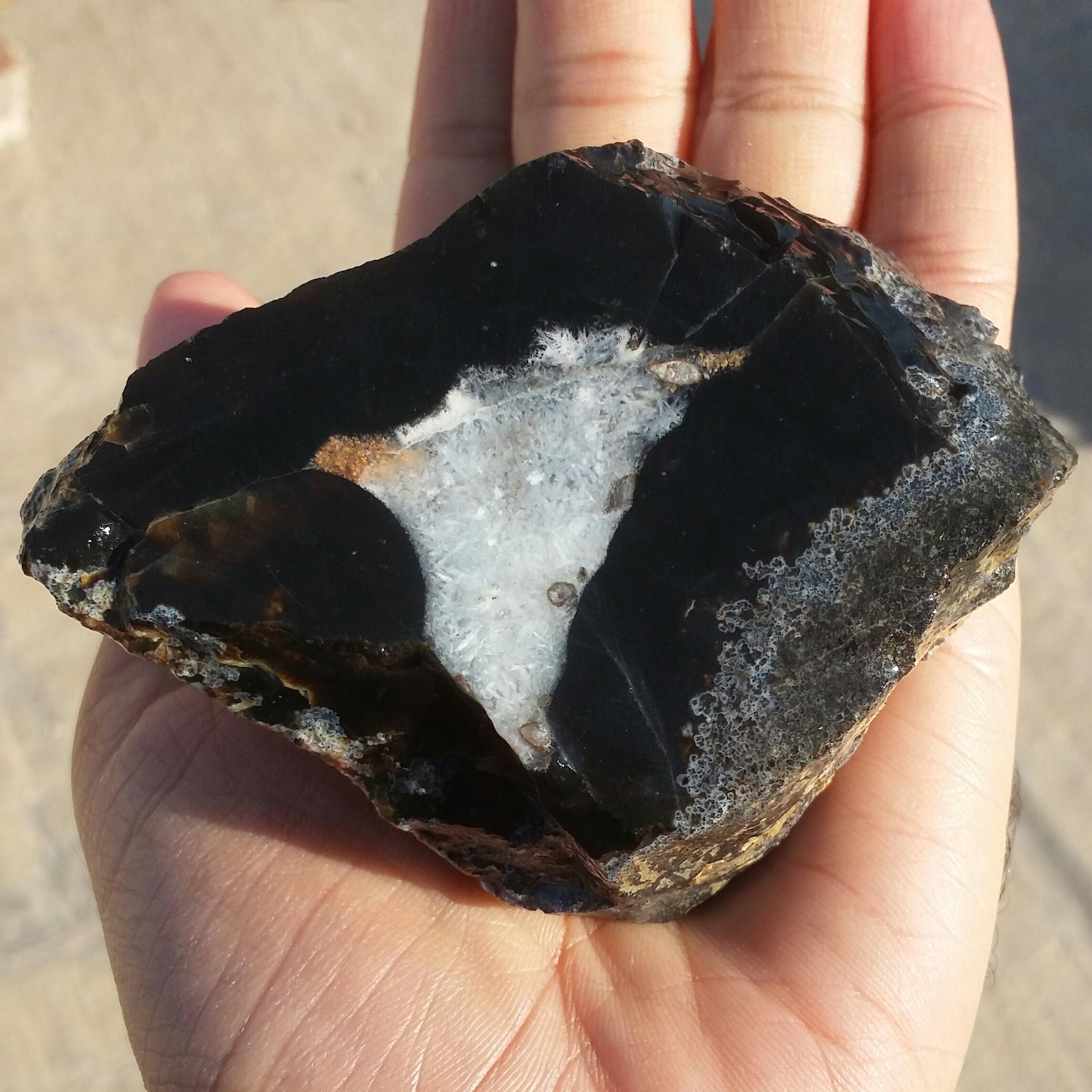 اسلایس سنگ راف عقیق سلیمانی مشکی محشر خاص 100 در 100 طبیعی بی نظیر با قابلیت ساخت چند نگین محشر
کد 7892