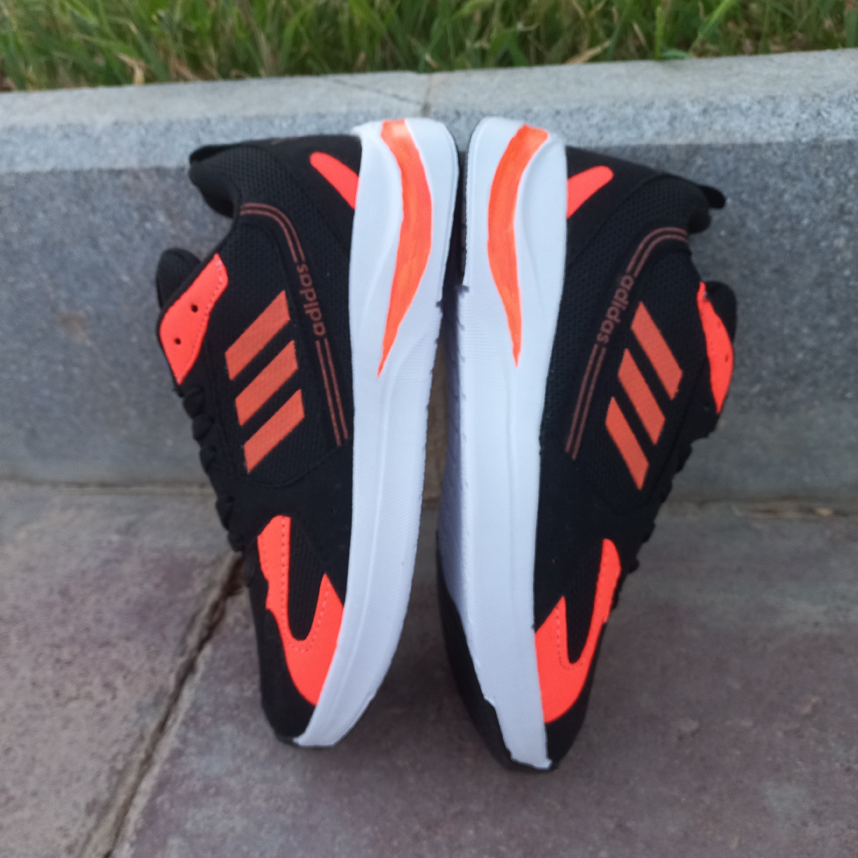  آدیداس مشکی  اسپرت خفن        pafikes    Adidas