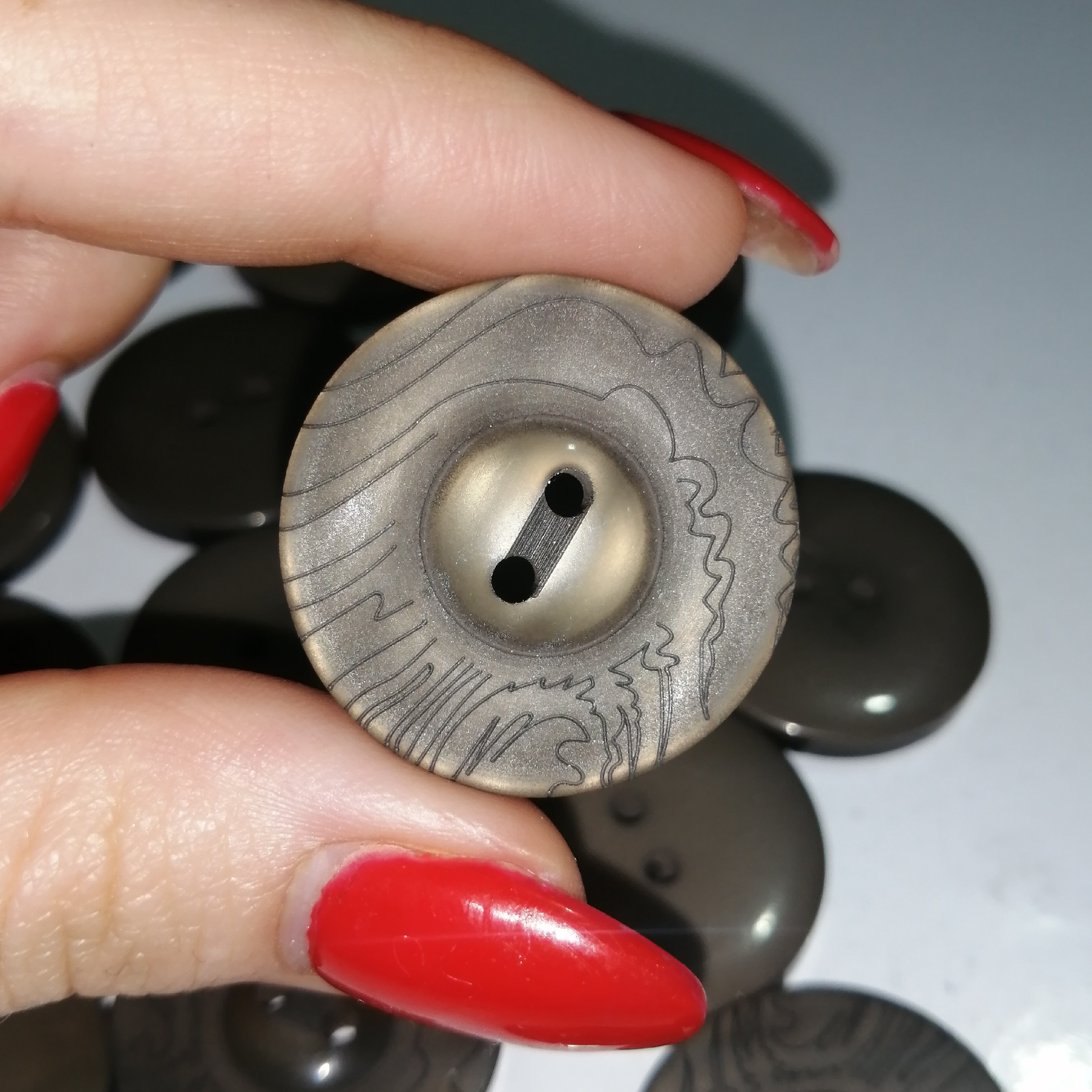 دکمه لباس طرح دار رنگ سبز در بسته 10 عددی 