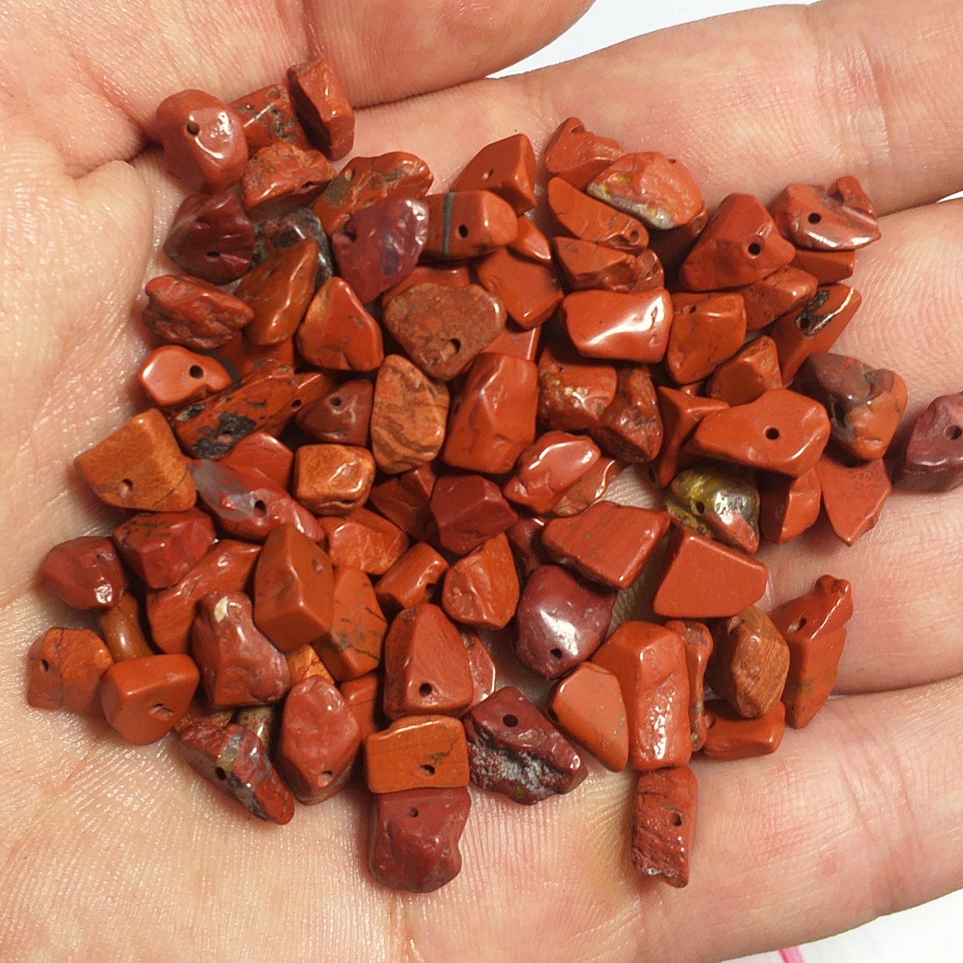 مهره سنگ جاسپر سرخ تراش نخورده اصل و معدنی با بهترین کیفیت و کمترین قیمت(هر عدد فقط 1000تومان) تخفیف ویژه عید نوروز