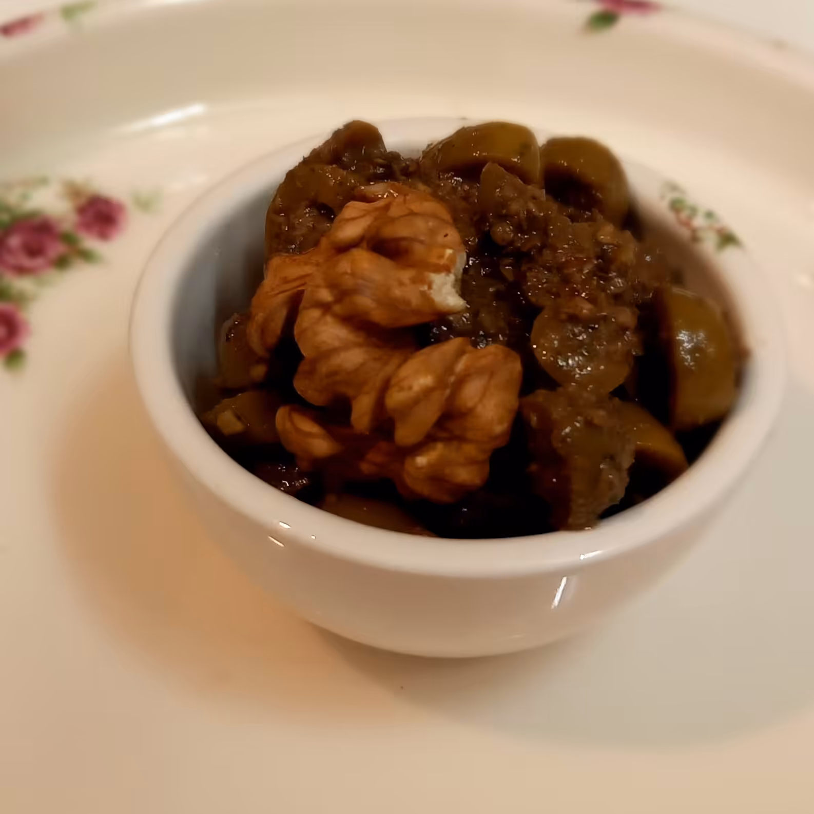 زیتون پرورده تازه پر گردوی خانگی لیمویی ( یک کیلویی)