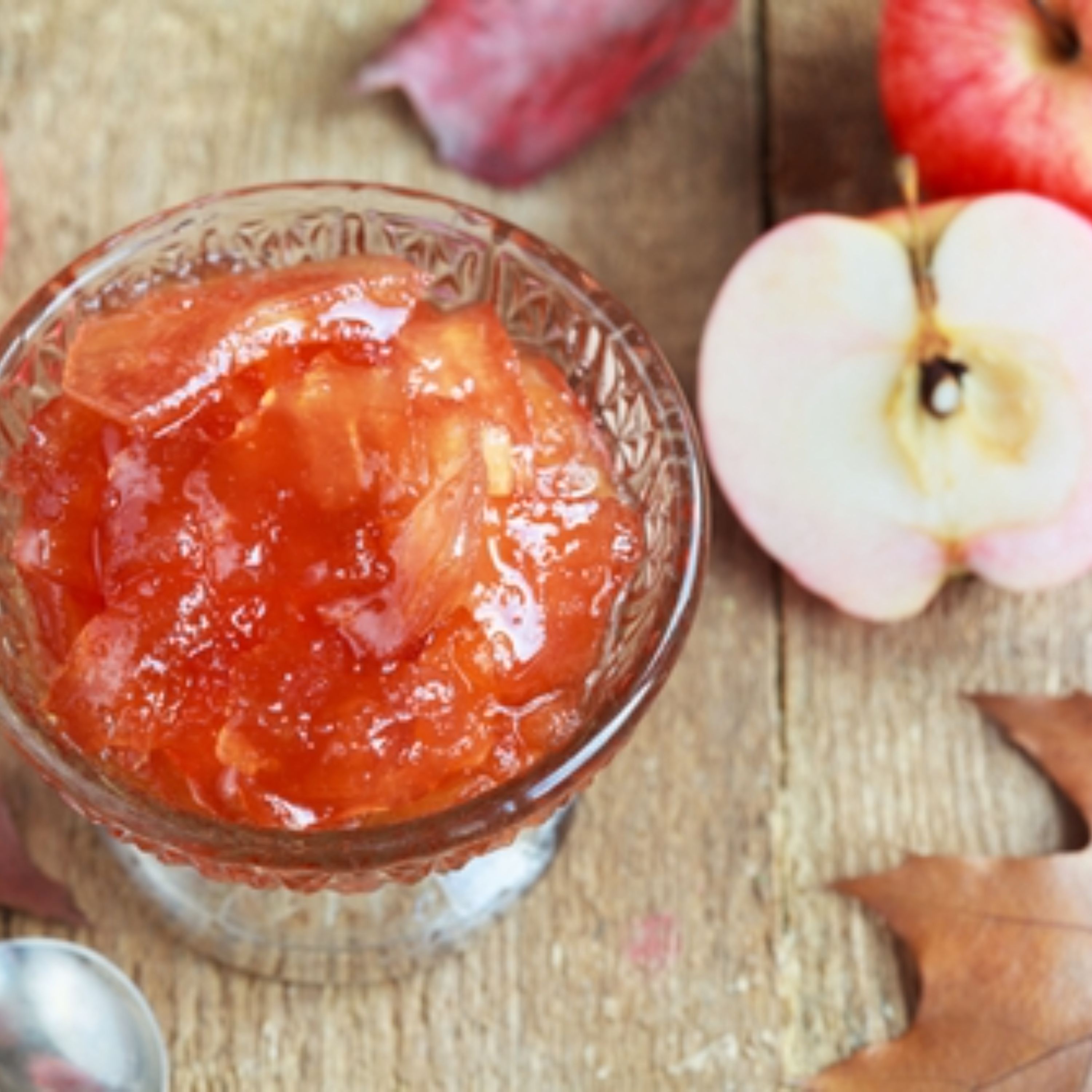 مربای سیب باعسل وزعفران پخته شده