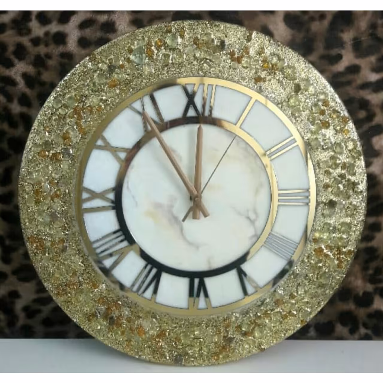 ساعت رزین و کیستال طلایی