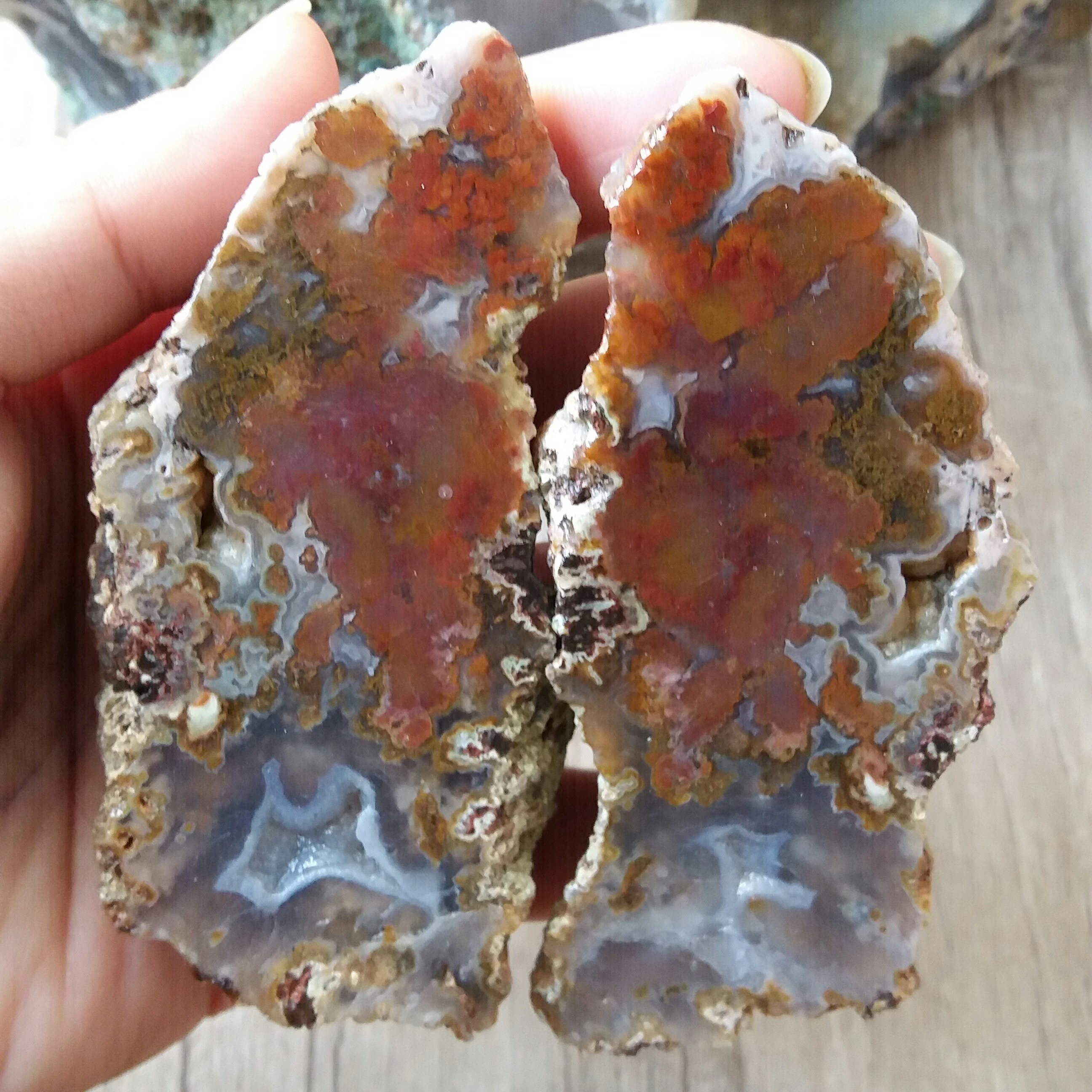 عقیق پاییزی اصل یک جفت سنگ معدنی بسیار زیبا و تک کلکسیونی و کمیاب