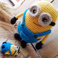 شخصیت کارتونی مینیون چاق بافتنی رقص قلاب