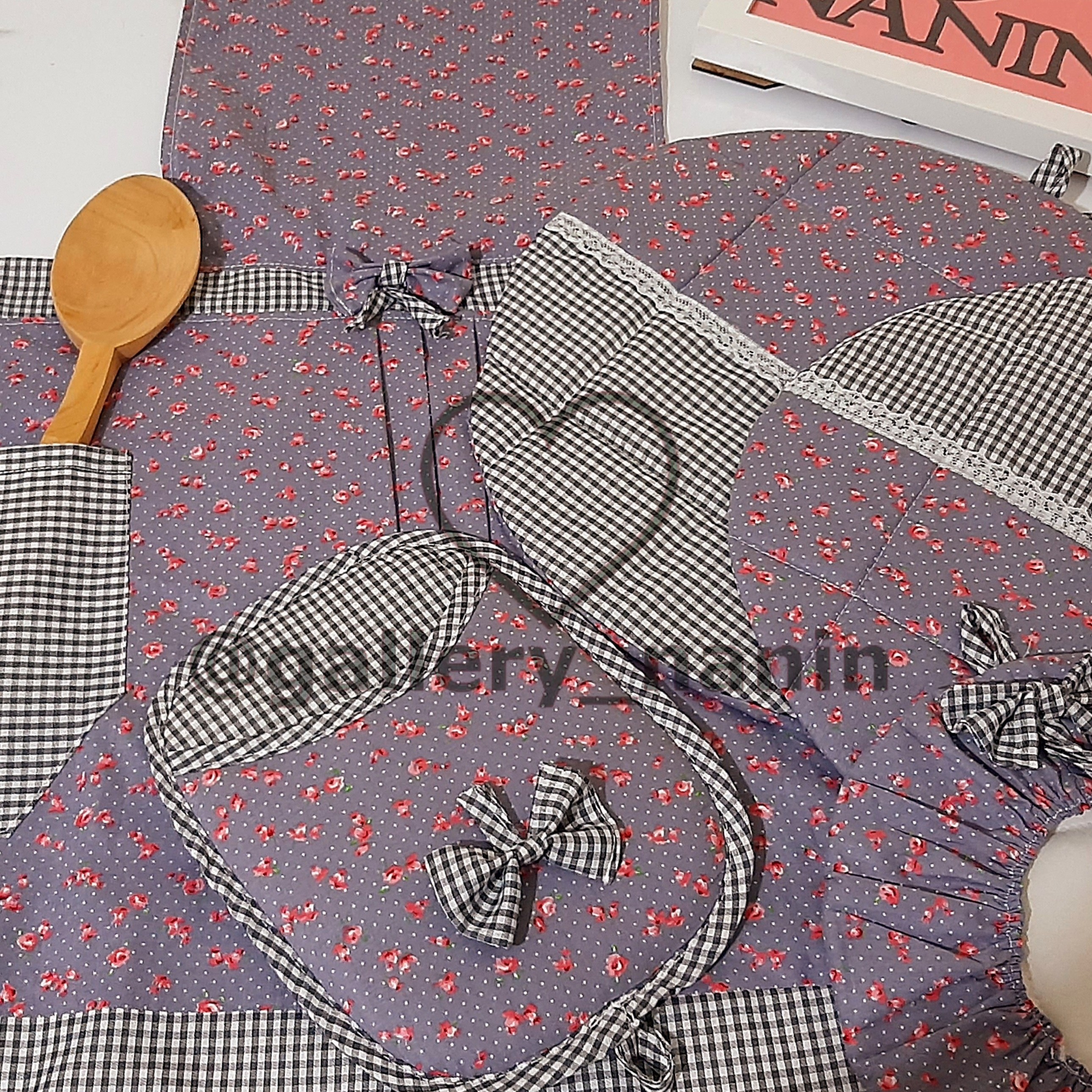 ست 5 تیکه سرویس آشپزخانه پیشبند.دمکنی. سفره پاکن. طرح و رنگ به سلیقه مشتری 