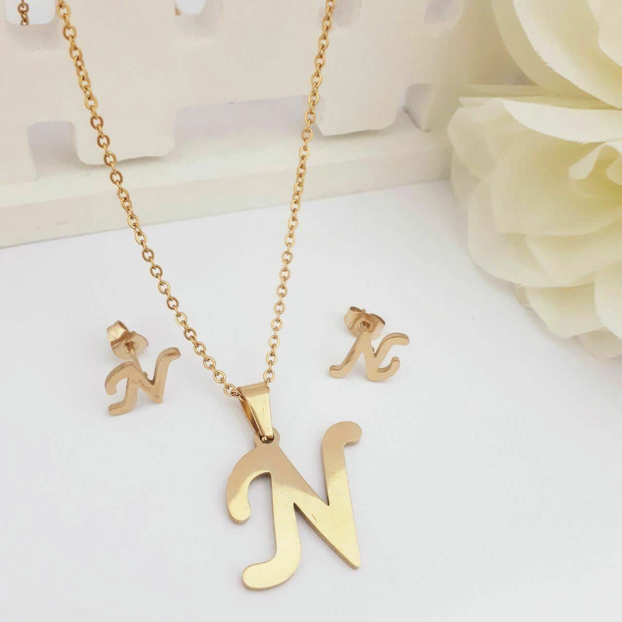 نیمست حرف N کد5885.استاینلس استیل.آبکاری طلا.رنگ ثابت.ضدحساسیت