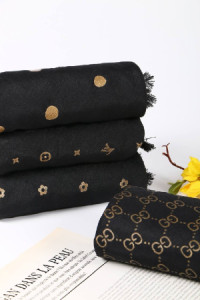 شال مشکی نخی