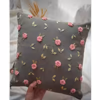 کوسن گلدوزی گل رز