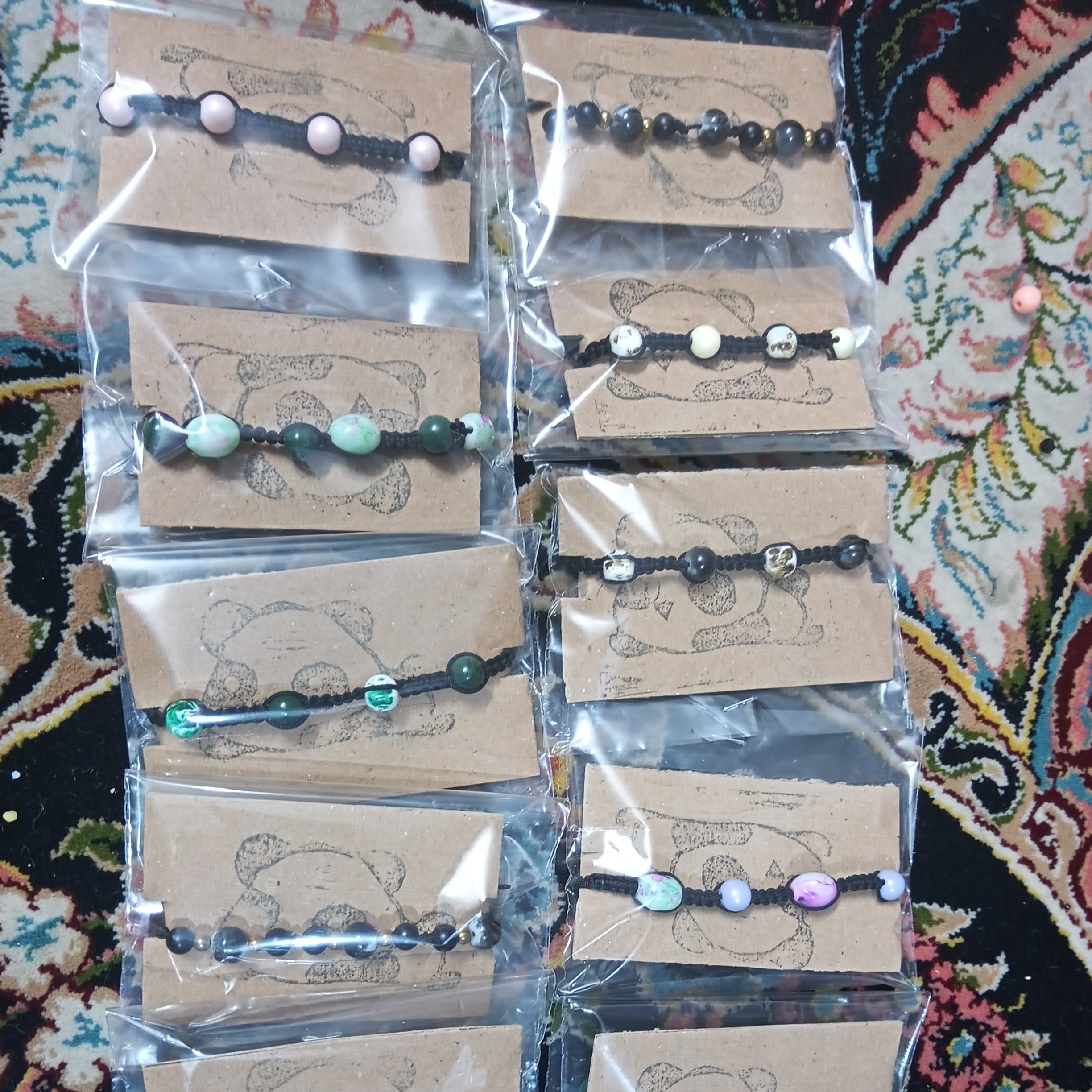 دستبند مهره و بافت .پک 10 تایی .عمده. مناسب برای هدیه روز دانش اموز .قبل از سفارش از موجودی اطمینان حاصل کنید.