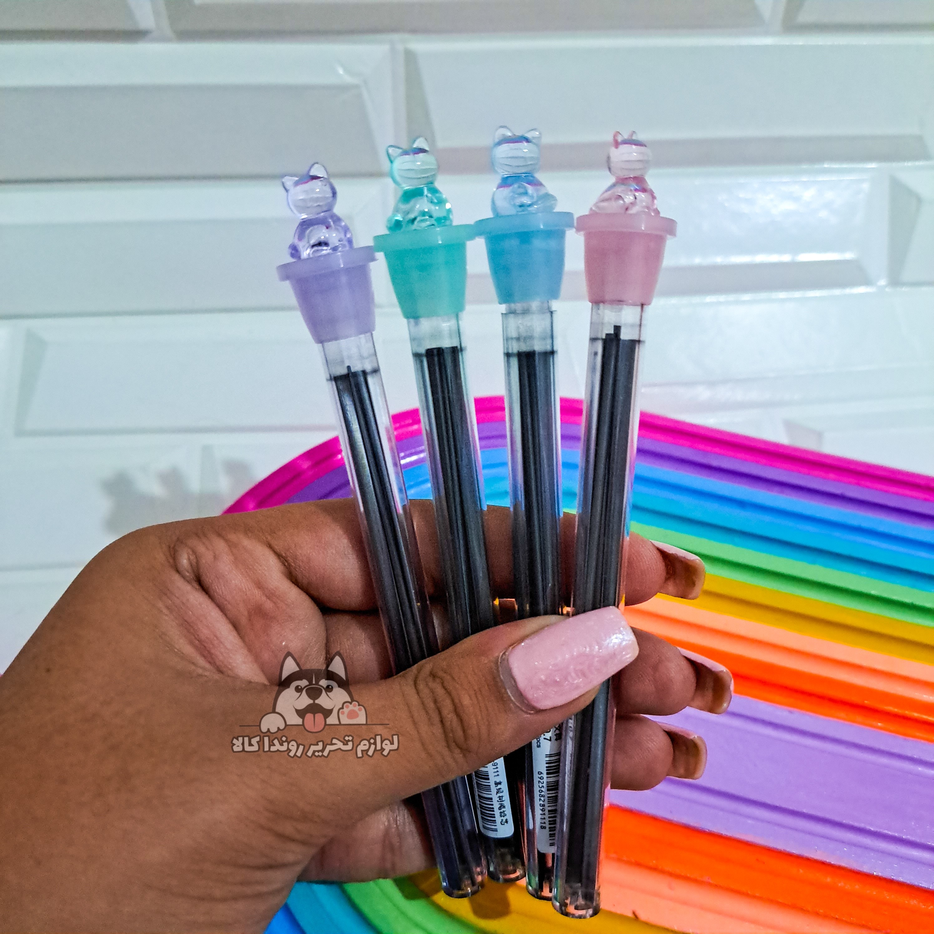 رنگ سبز  نوک 7 دهم بلند طرح گربه (یک عدد)به رنگ دقت کنید