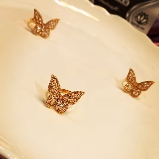 انگشتر پروانه