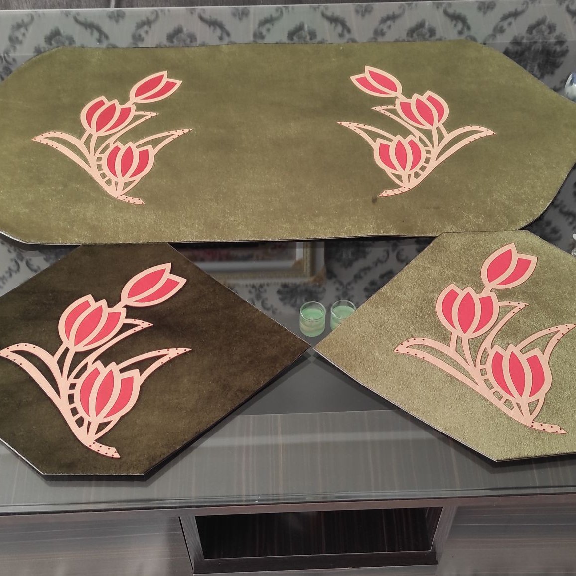 رومیزی طرح لاله