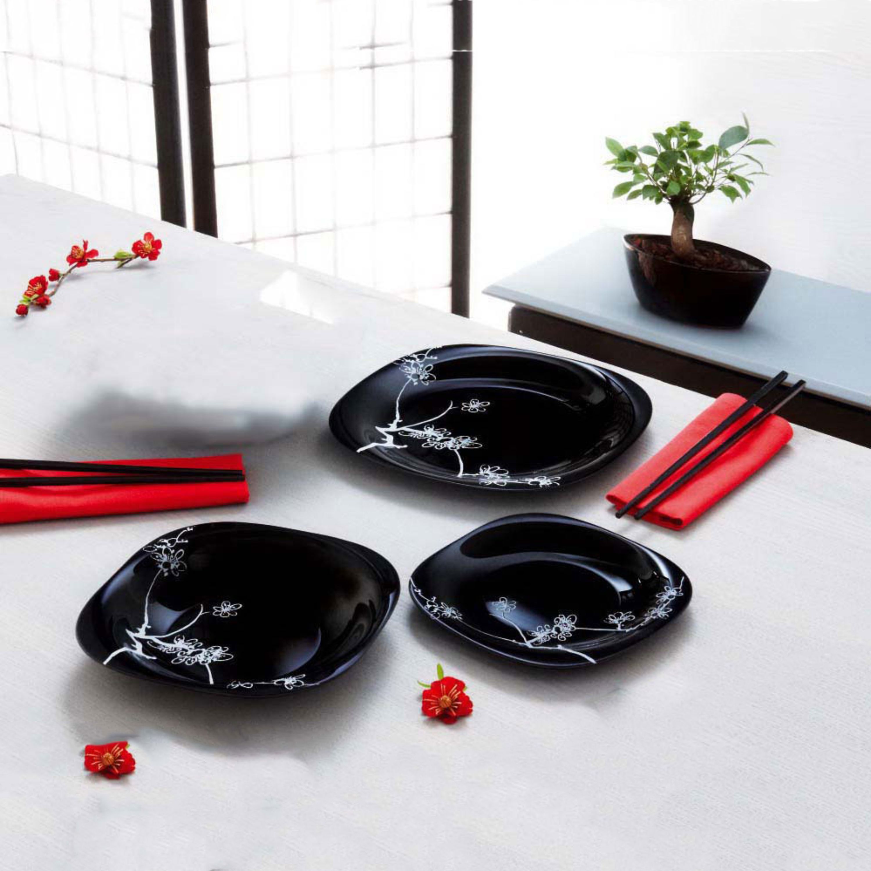 سرویس آرکوپال 19 پارچه فرانسه مدل مینگ مشکی با گل سفید