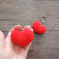 جاکلیدی قلب ساده بافتنی دستباف رنگ قرمز سفیرباف