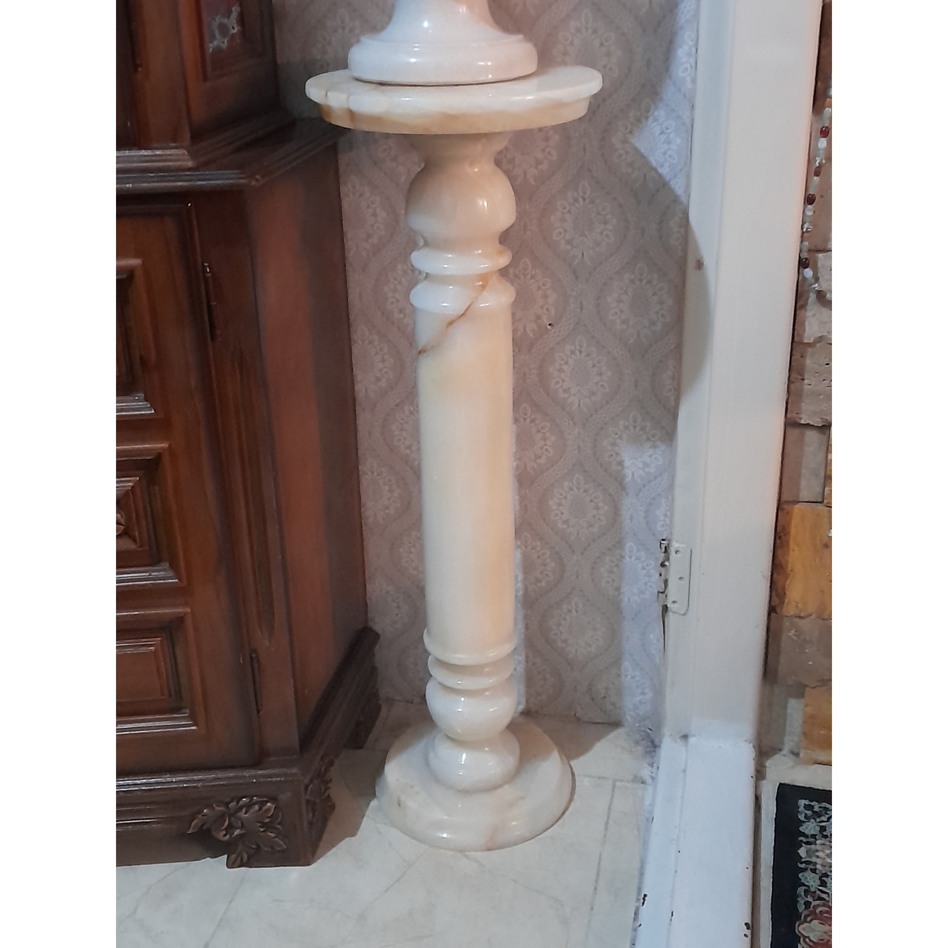 میز و پایه سنگی (قرارگیری گلدان و مجسمه و دکوری) مرمر سفید