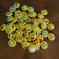 جاکلیدی و آویز نمدی دست دوز طرح ایموجی بسته 5 تایی