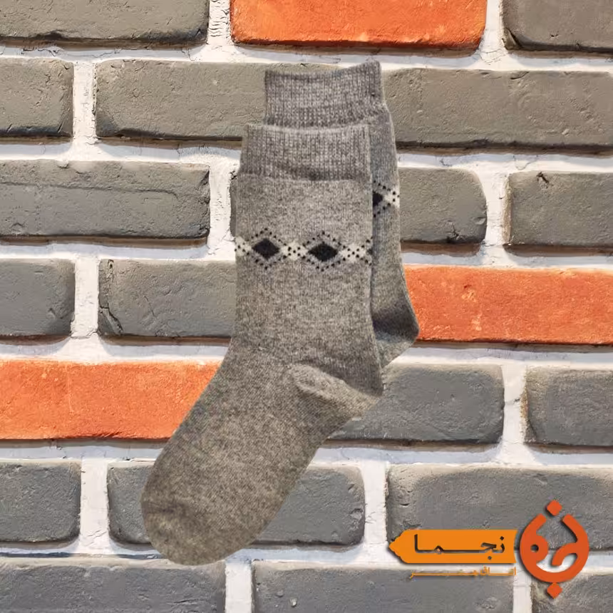 جوراب پشمی گرم طرح لوزی رنگ خاکستری کم رنگ کد KLZ05 مناسب پاییز و زمستان