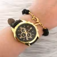 ساعت زنانه به همراه دستبند