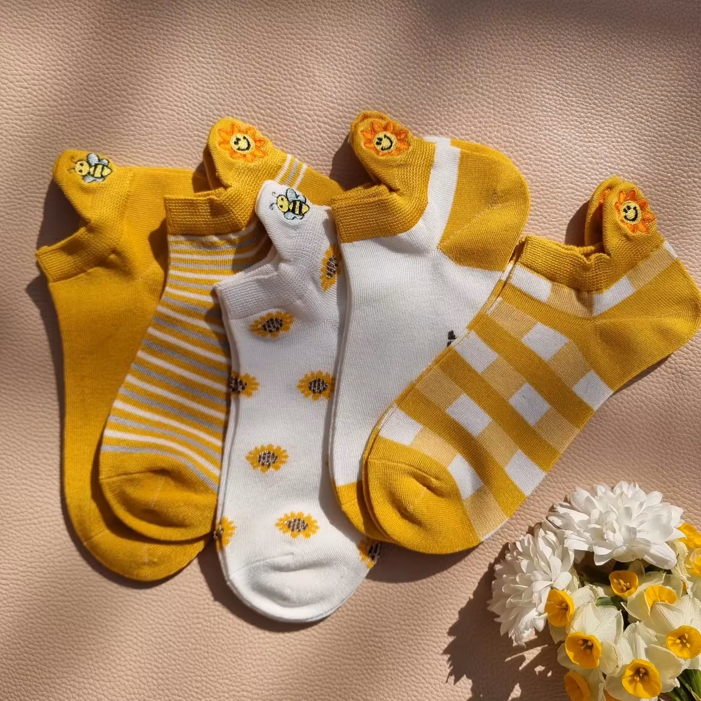 جوراب  گلدوزی سه پاشنه