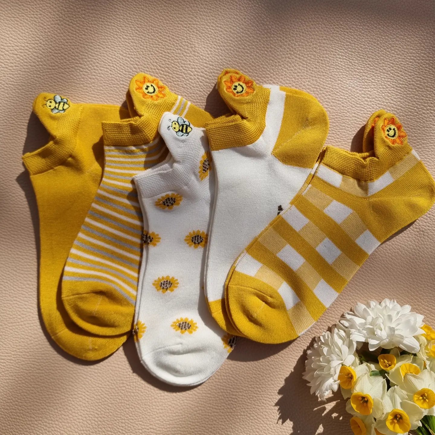 جوراب  گلدوزی سه پاشنه
