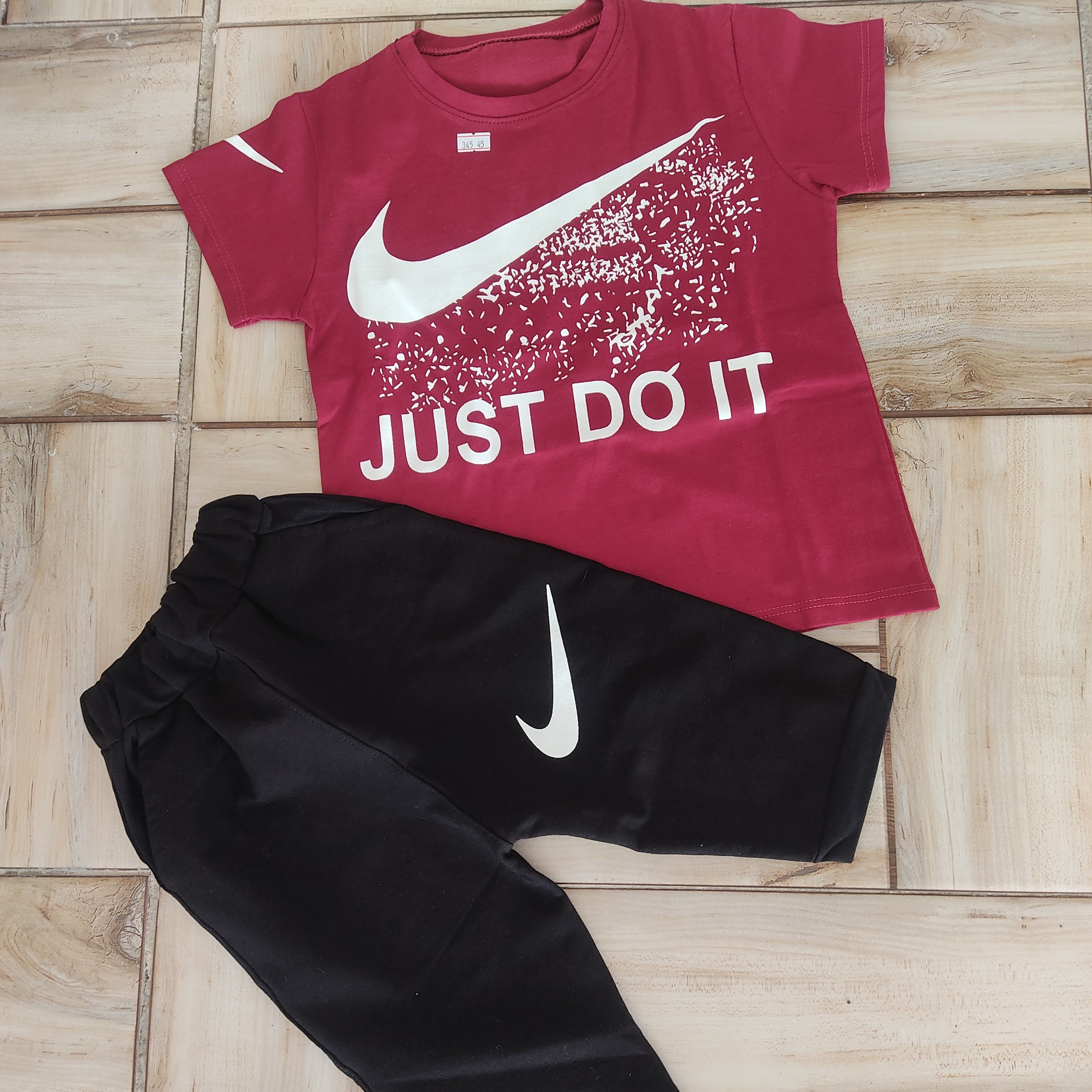 تیشرت و شلوارک کتان
پسرانه سایز 45.50
رنگ زرشکی
سایز 50_55