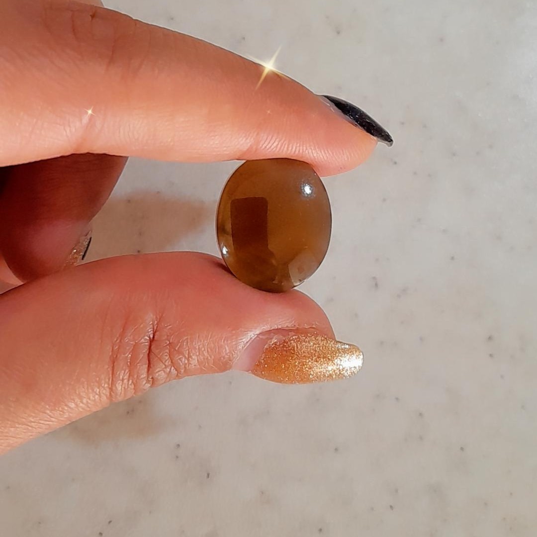 سنگ عقیق اصل رنگ قهوه ای عسلی  بی نظیر وخوشرنگ دارای خواص سنگ درمانی 