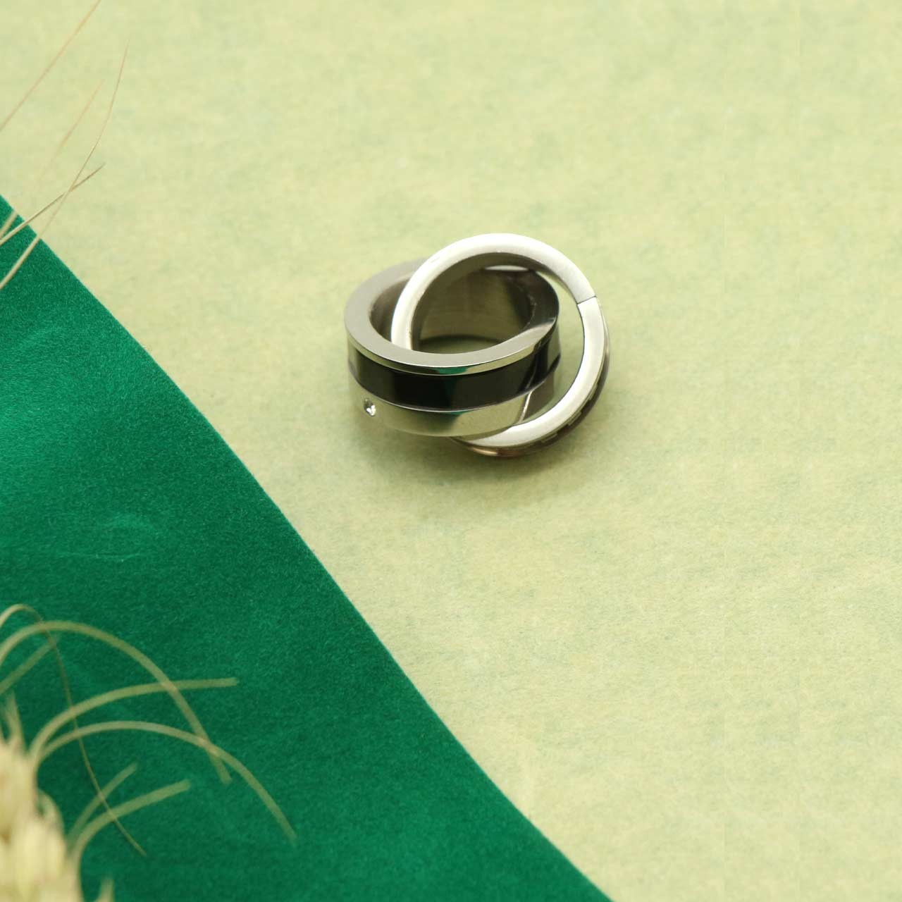 آویز گردنی