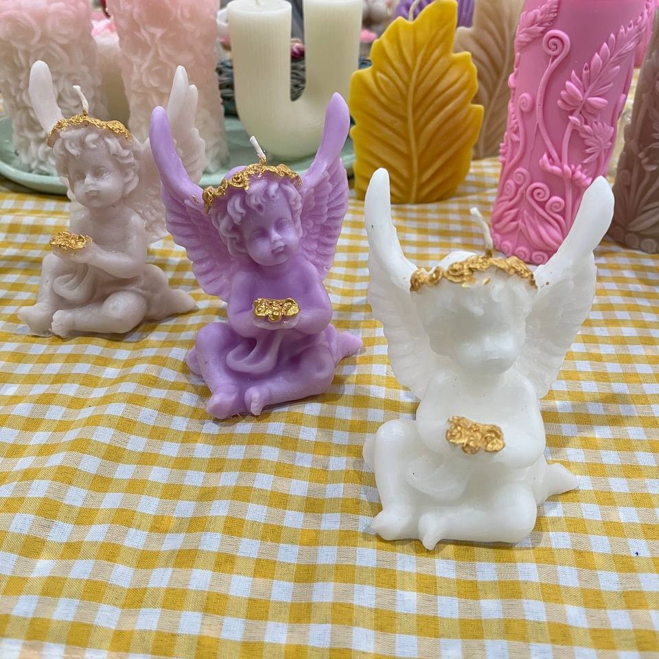 شمع زیبای فرشته بالدار پارافین مصرفی نیم درصد سفید قابل اجرا در هر رنگ با هر تعدادی ارتفاع 9 سانت