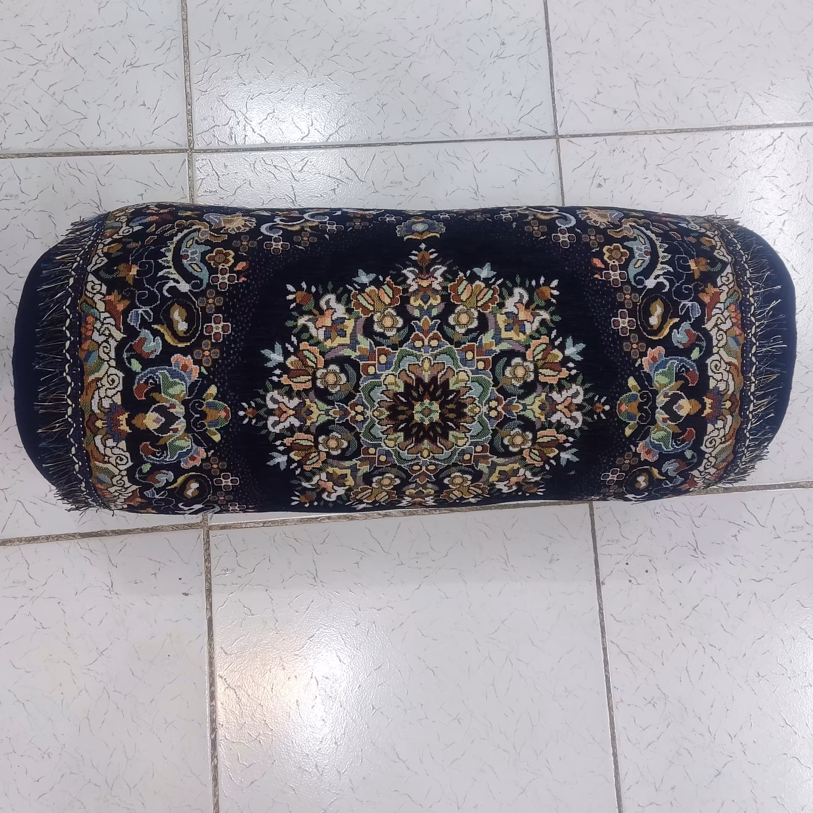 پشتی سنتی گرد مخمل ..بالشت لوله ای مخمل سنتی ..بالشت قلقلی 