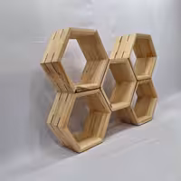 شلف رومیزی چوبی  مدل لانه زنبور عسل ،ساخته شده از چوب گردو ،صنوبر و گیلاس .