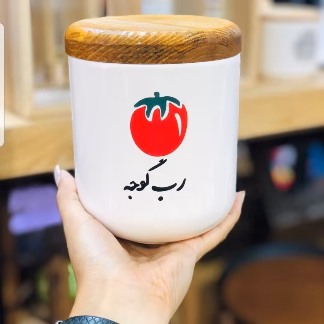 بانکه رب گوجه فرنگی در چوبی 