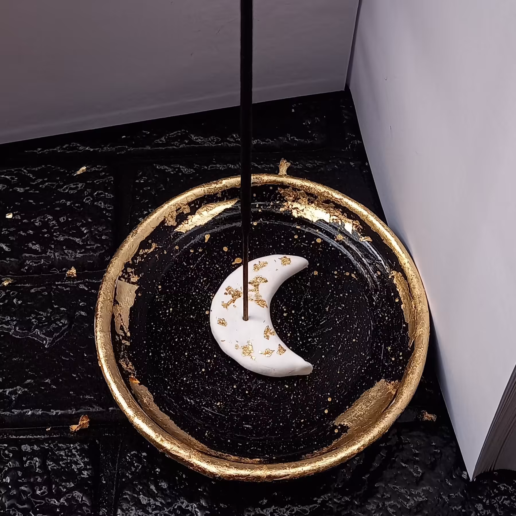 جاعودی با طرح برجسته ماه .کارشده با ورق طلا .جنس مقاوم