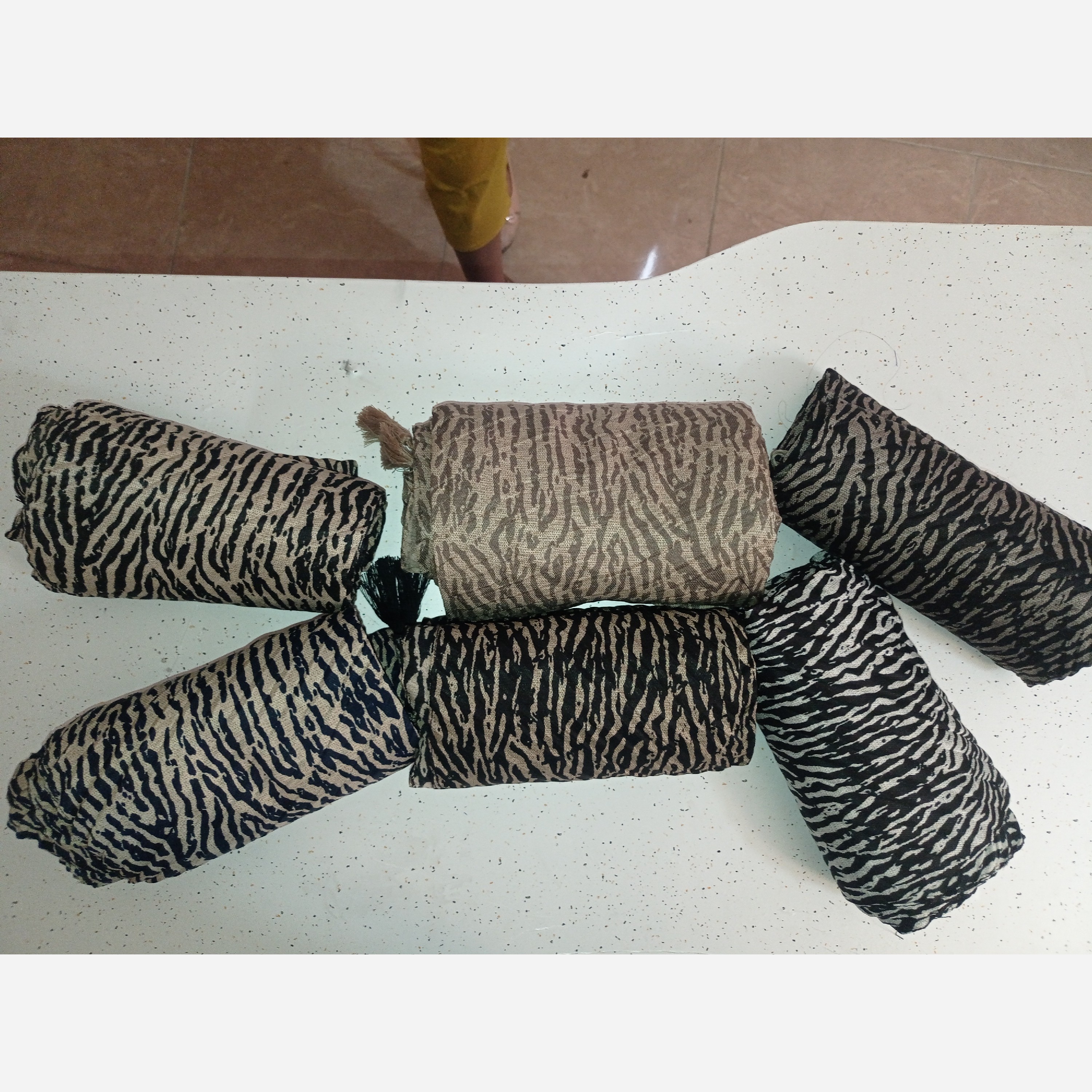 شال نخی منگوله دار 